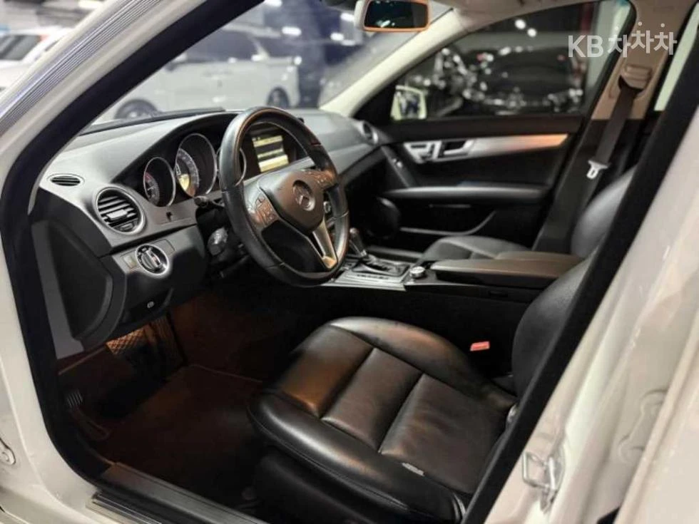 Mercedes-Benz C 200 AMG LINE\PANORAMA\, снимка 6 - Автомобили и джипове - 56231905