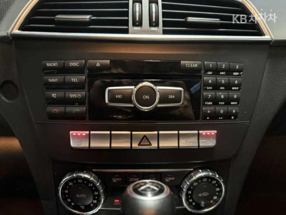 Mercedes-Benz C 200 AMG LINE\PANORAMA\, снимка 13 - Автомобили и джипове - 56231905