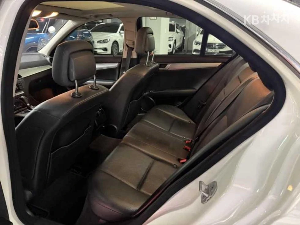 Mercedes-Benz C 200 AMG LINE\PANORAMA\, снимка 8 - Автомобили и джипове - 56231905