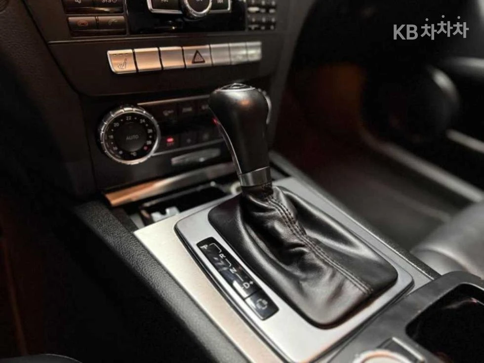 Mercedes-Benz C 200 AMG LINE\PANORAMA\, снимка 14 - Автомобили и джипове - 56231905