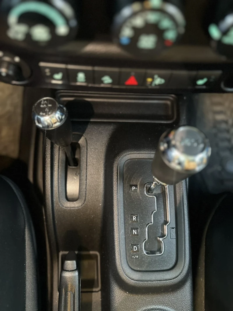 Jeep Wrangler SAHARA, снимка 10 - Автомобили и джипове - 51888510