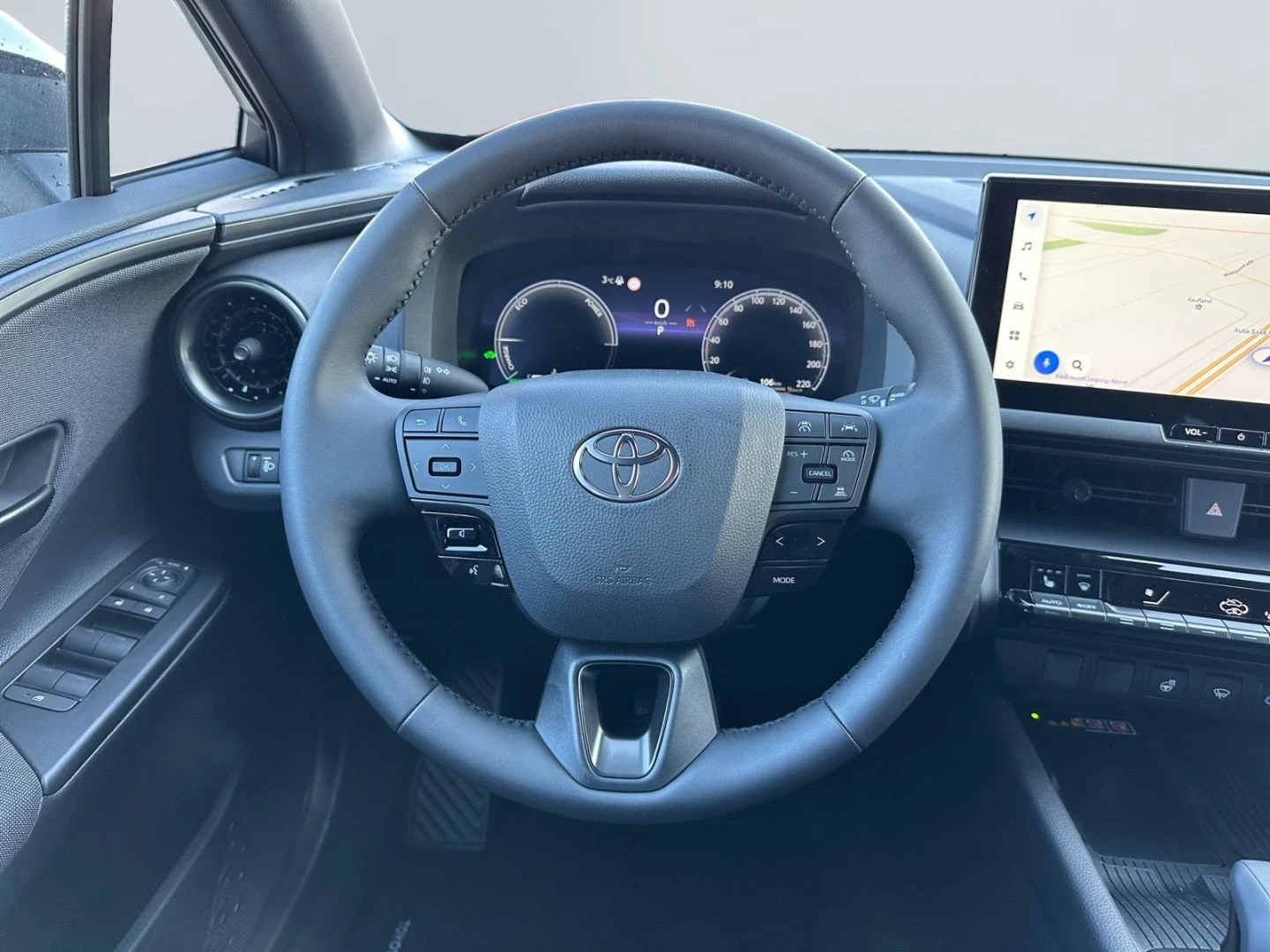 Toyota C-HR 2.0 Hybrid Team Deutschland - изображение 10