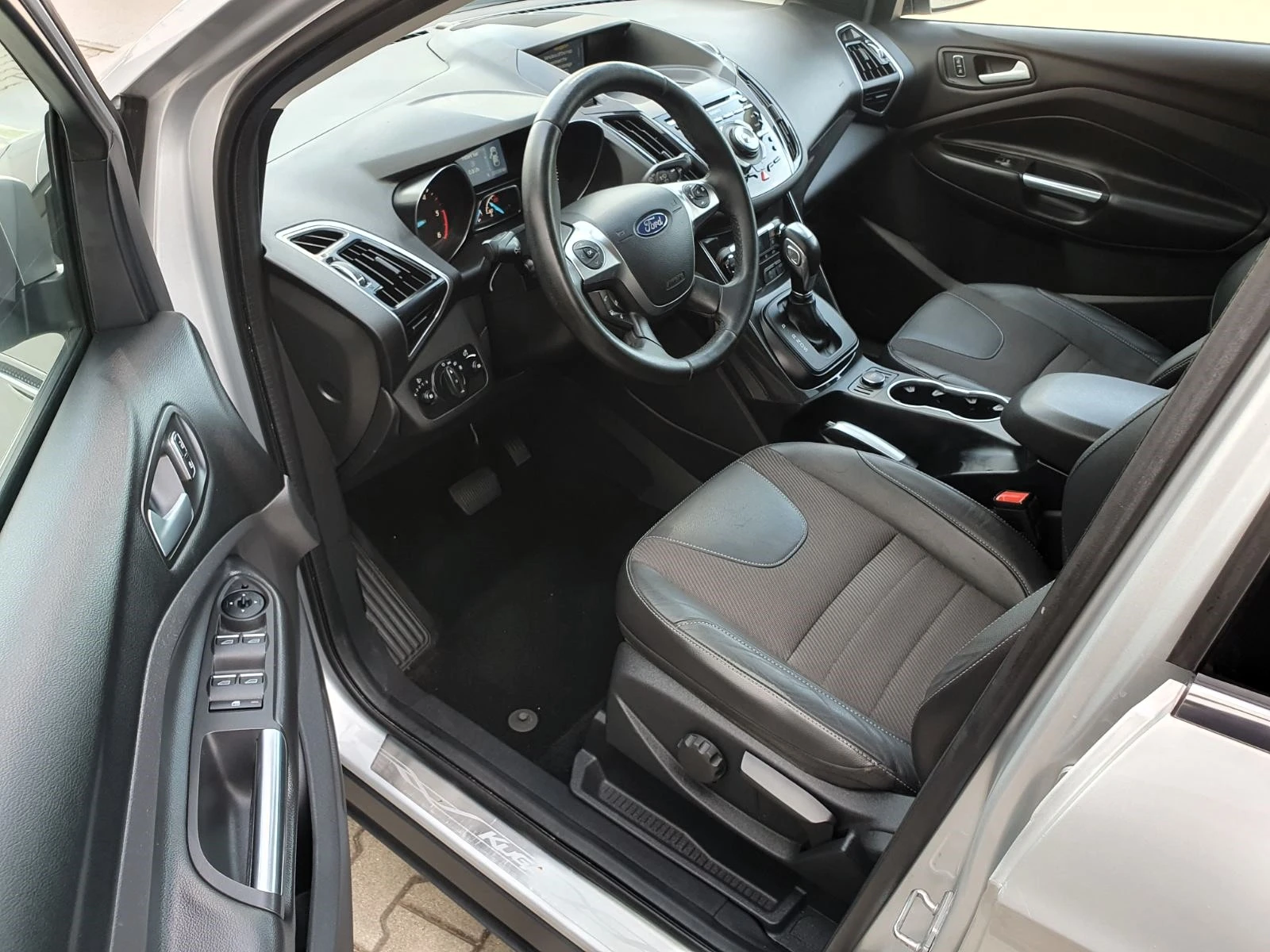 Ford Kuga 2.0TDCI/4x4/Automatic/Titanium - изображение 7