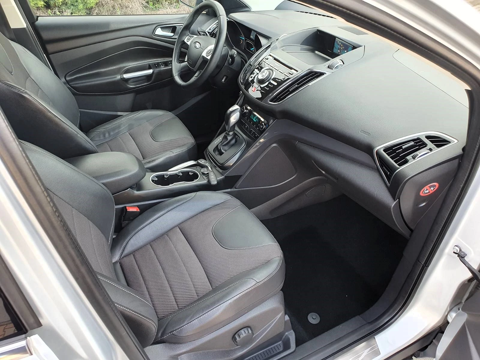 Ford Kuga 2.0TDCI/4x4/Automatic/Titanium - изображение 10
