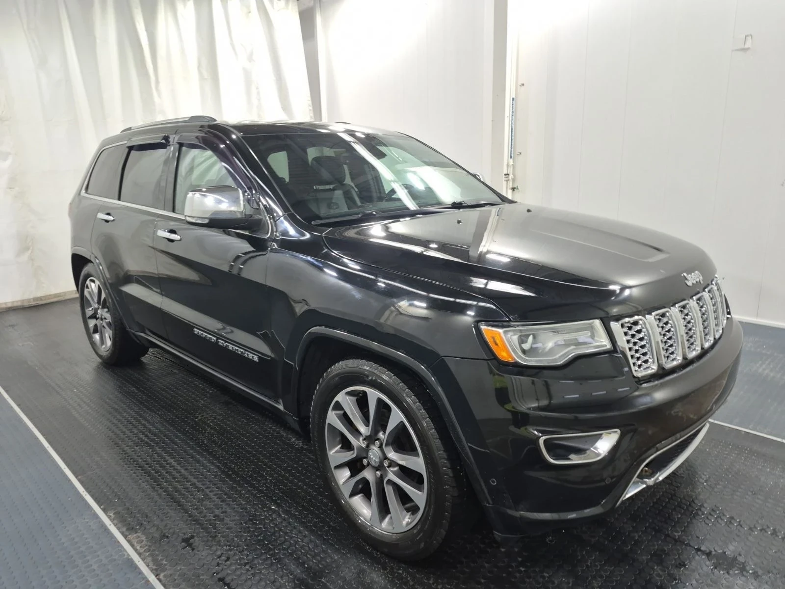 Jeep Grand cherokee Overland* AWD* Подгрев* Обдух* Пано* Камера - изображение 2