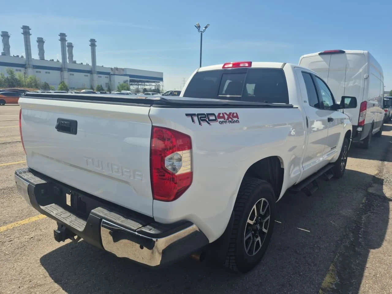 Toyota Tundra SR5 PLUS CREW CAB STD BED| CARFAX| АВТОКРЕДИТ, снимка 3 - Автомобили и джипове - 54656443