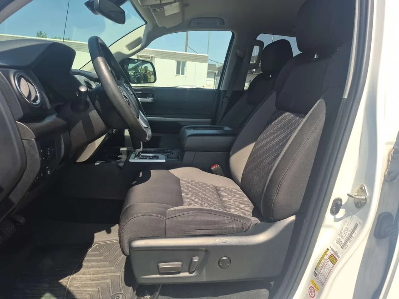 Toyota Tundra SR5 PLUS CREW CAB STD BED| CARFAX| АВТОКРЕДИТ, снимка 8 - Автомобили и джипове - 54656443
