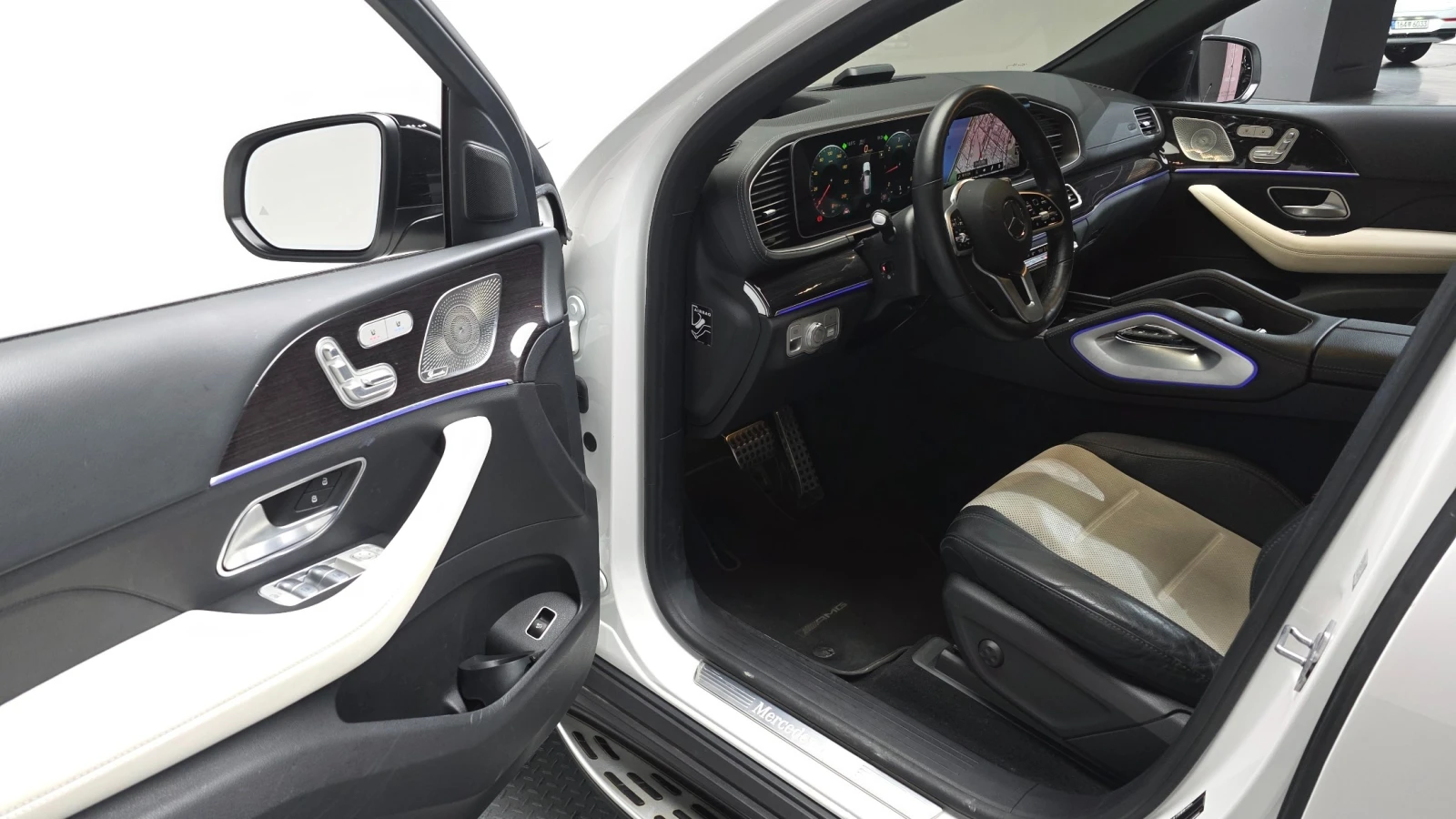 Mercedes-Benz GLE 400 d / DISTRONIC / 360 / AMBIENT / ОБДУХВАНЕ , снимка 15 - Автомобили и джипове - 55394989