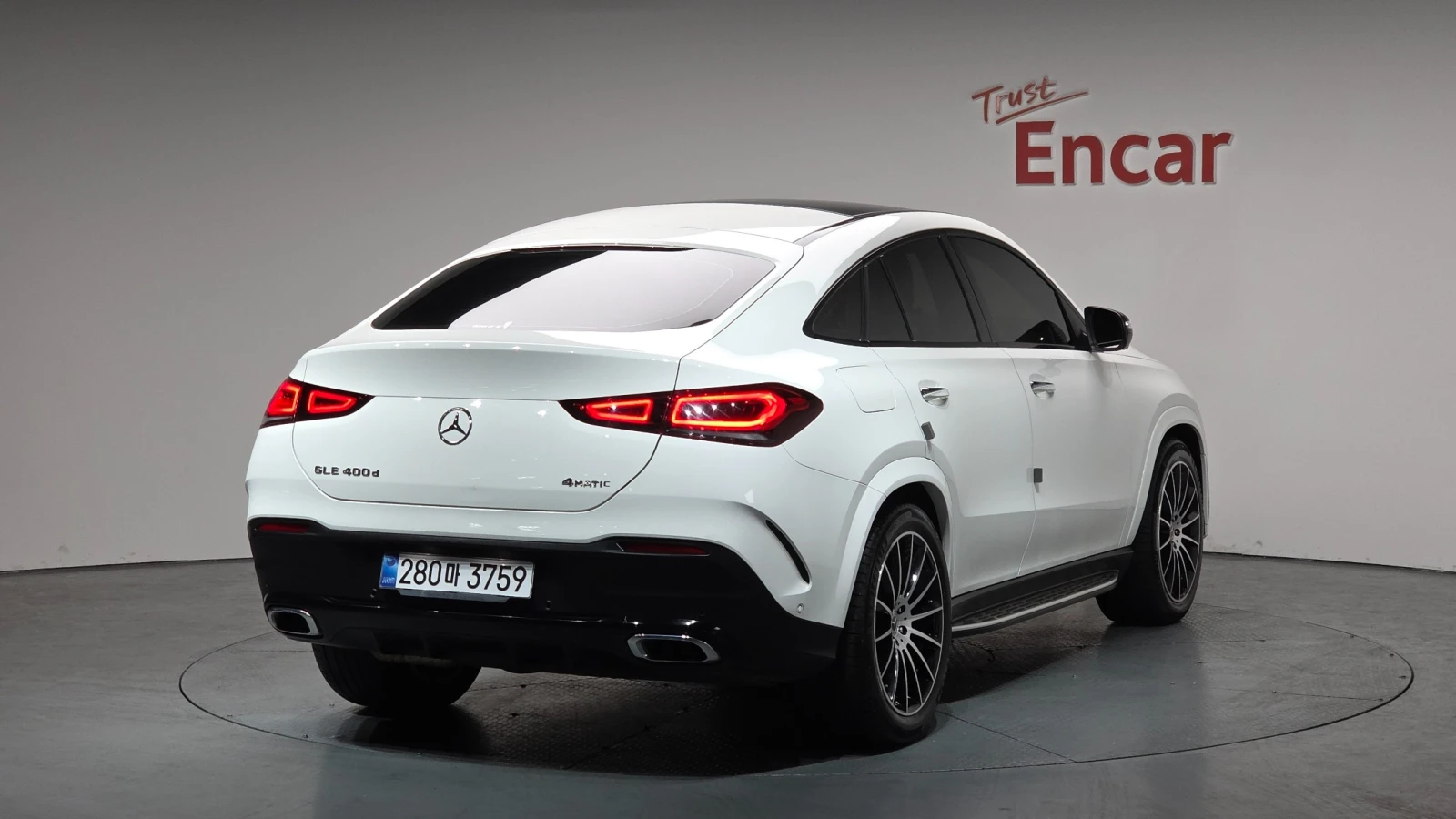 Mercedes-Benz GLE 400 d / DISTRONIC / 360 / AMBIENT / ОБДУХВАНЕ , снимка 4 - Автомобили и джипове - 55394989
