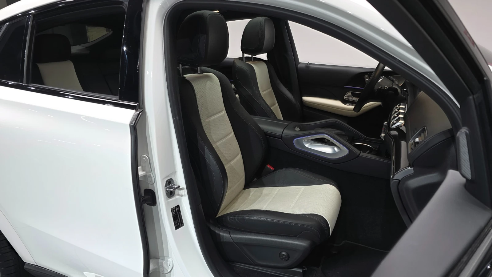 Mercedes-Benz GLE 400 d / DISTRONIC / 360 / AMBIENT / ОБДУХВАНЕ , снимка 14 - Автомобили и джипове - 55394989