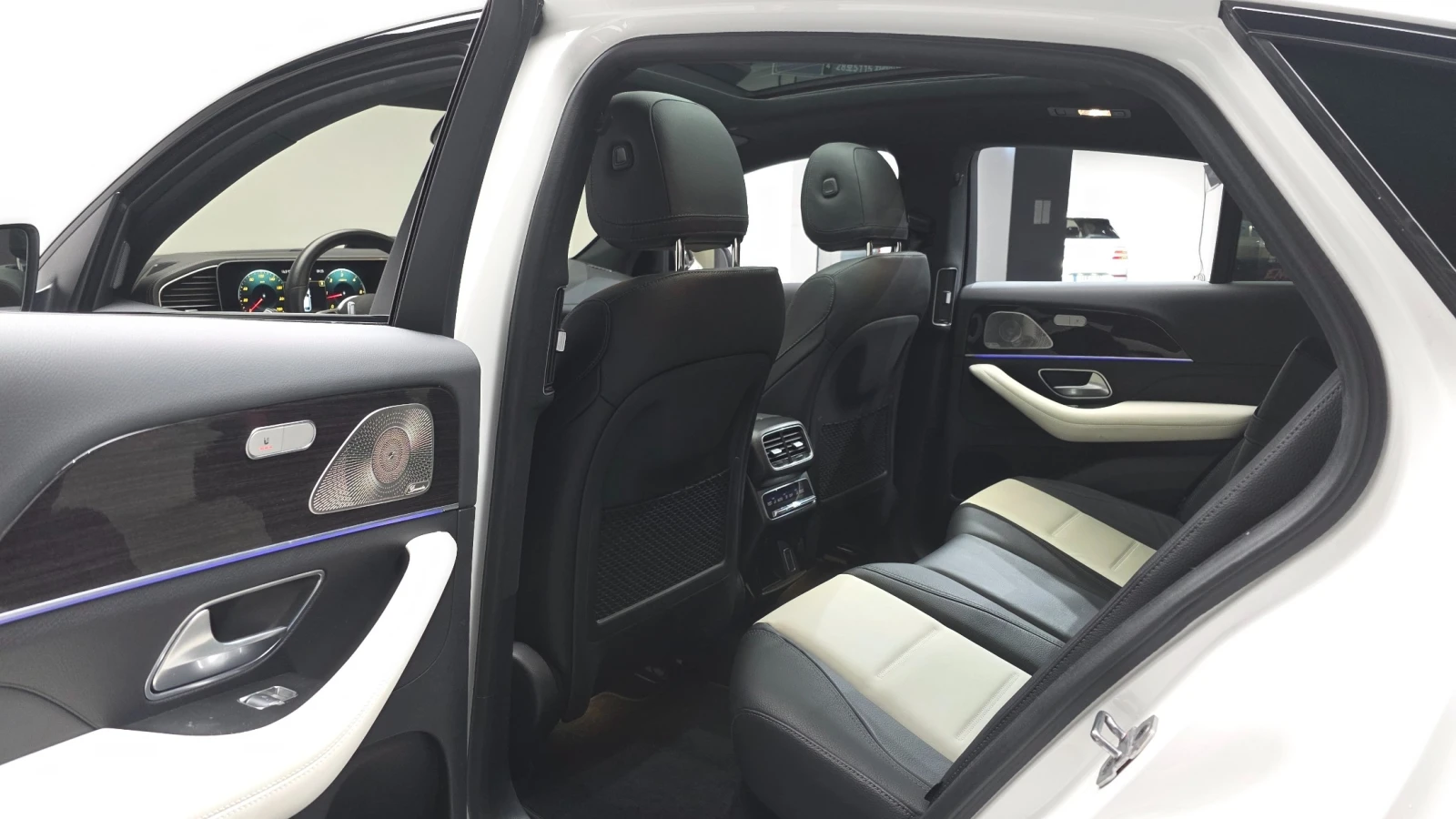 Mercedes-Benz GLE 400 d / DISTRONIC / 360 / AMBIENT / ОБДУХВАНЕ , снимка 16 - Автомобили и джипове - 55394989