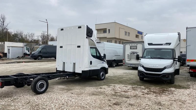 Iveco Daily 35S18, снимка 9 - Бусове и автобуси - 34808162