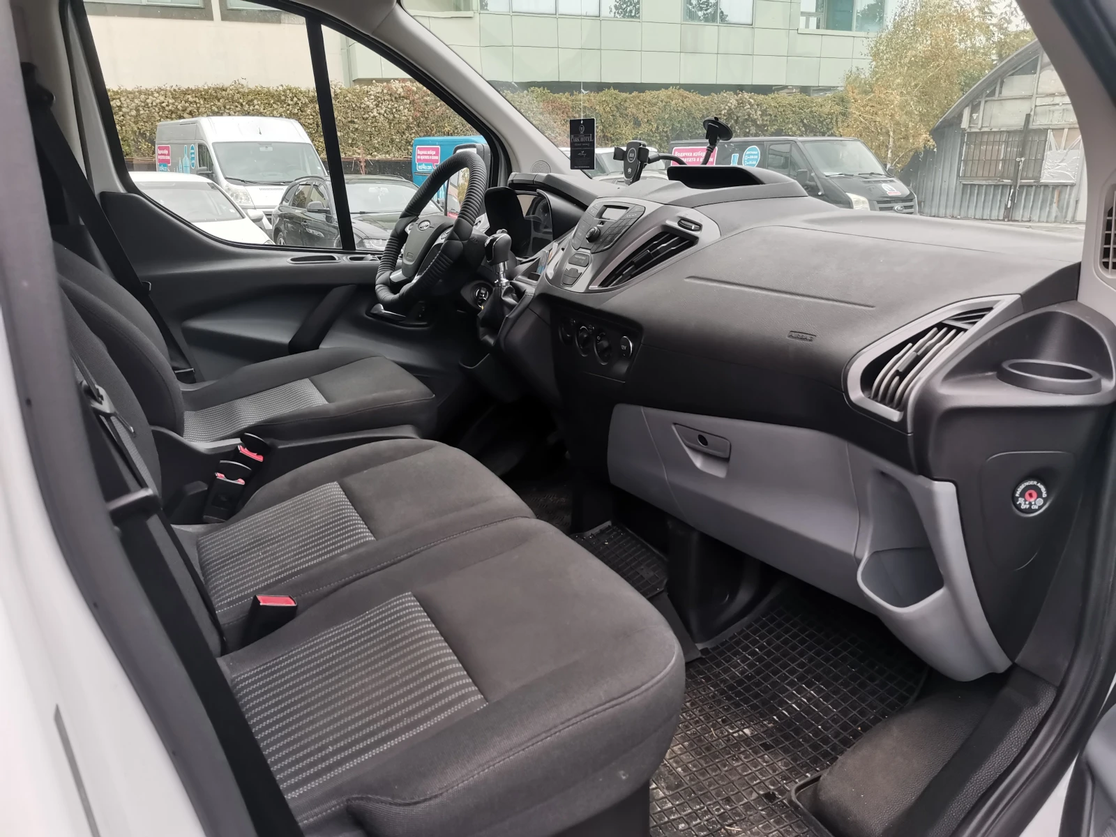 Ford Transit Custom 8+ 1, снимка 11 - Бусове и автобуси - 56680263