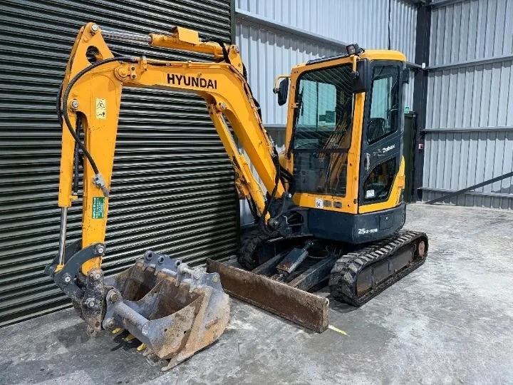 Багер Hyundai R25Z-9 AK