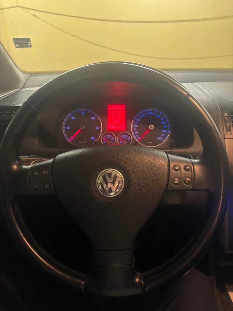 VW Touran 2.0 170кс Автомат, снимка 10 - Автомобили и джипове - 49247727