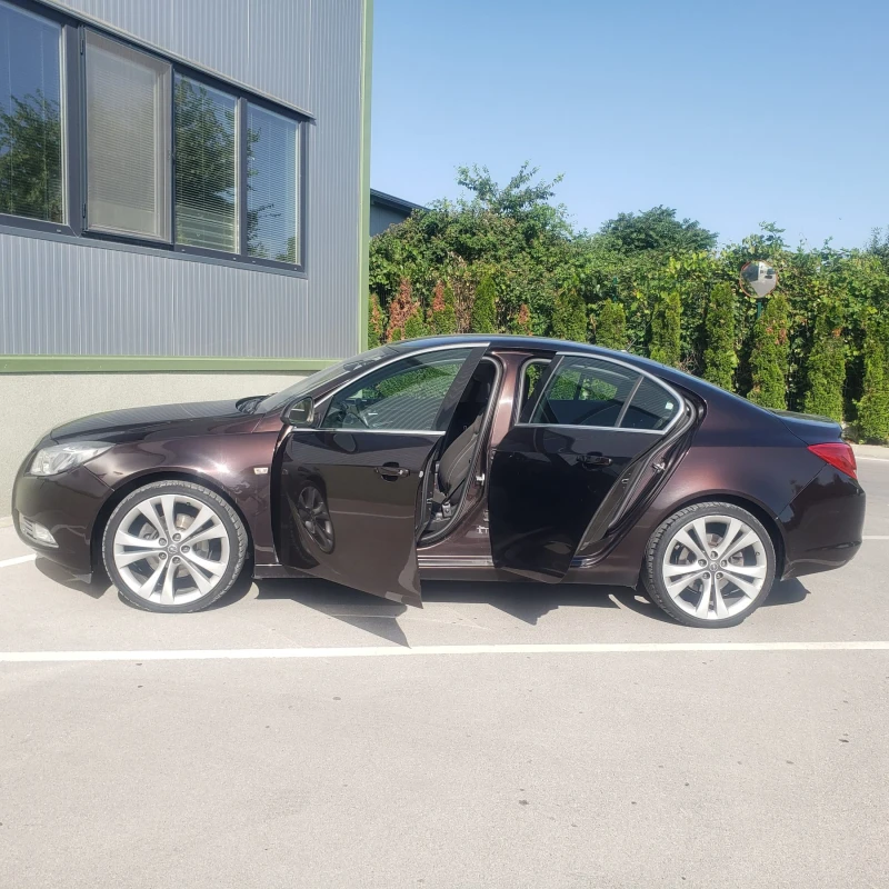 Opel Insignia, снимка 2 - Автомобили и джипове - 49528577