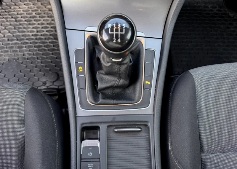 VW Golf 1.6TDI , снимка 9 - Автомобили и джипове - 51637008