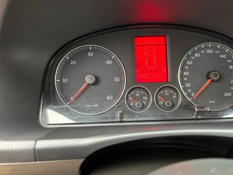 VW Touran, снимка 11 - Автомобили и джипове - 53458549