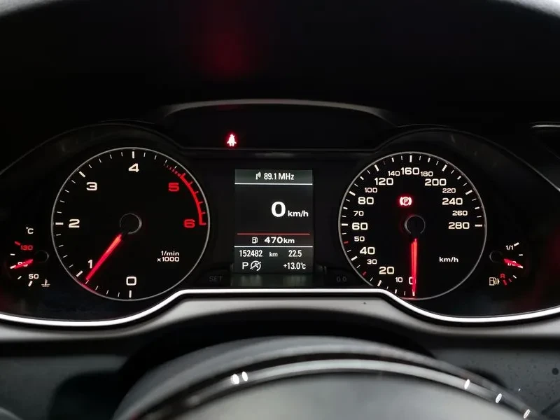 Audi A4 2.0 TDI Quattro, снимка 8 - Автомобили и джипове - 54143252