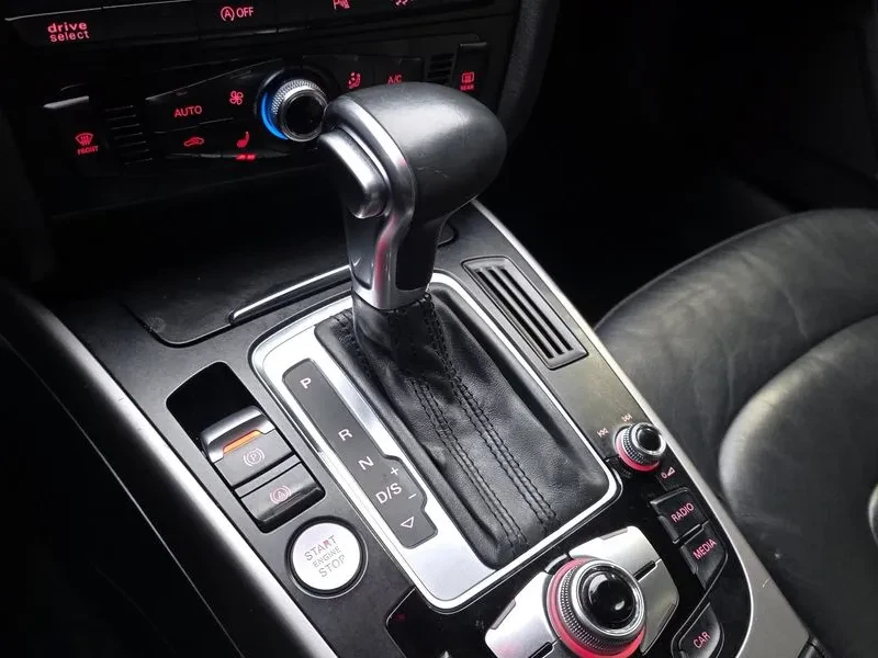 Audi A4 2.0 TDI Quattro, снимка 9 - Автомобили и джипове - 54143252