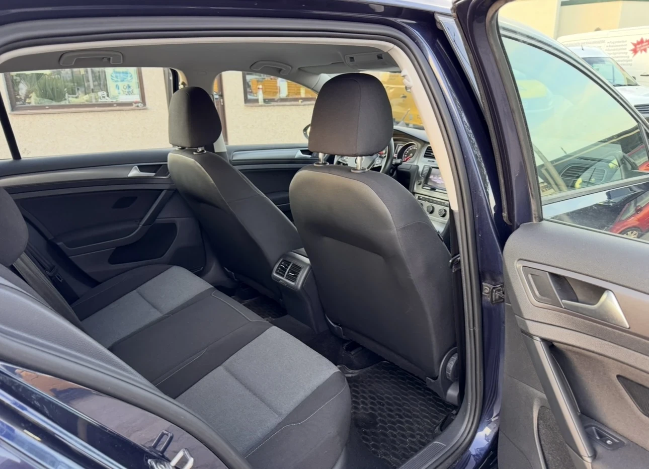 VW Golf 1.6TDI  | Mobile.bg   11