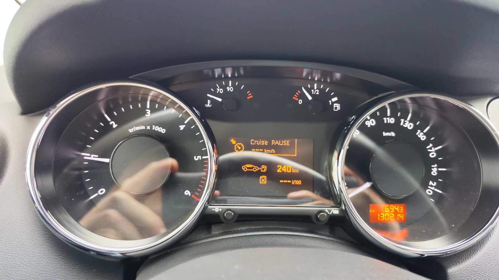 Peugeot 5008 1.6HDI - изображение 8