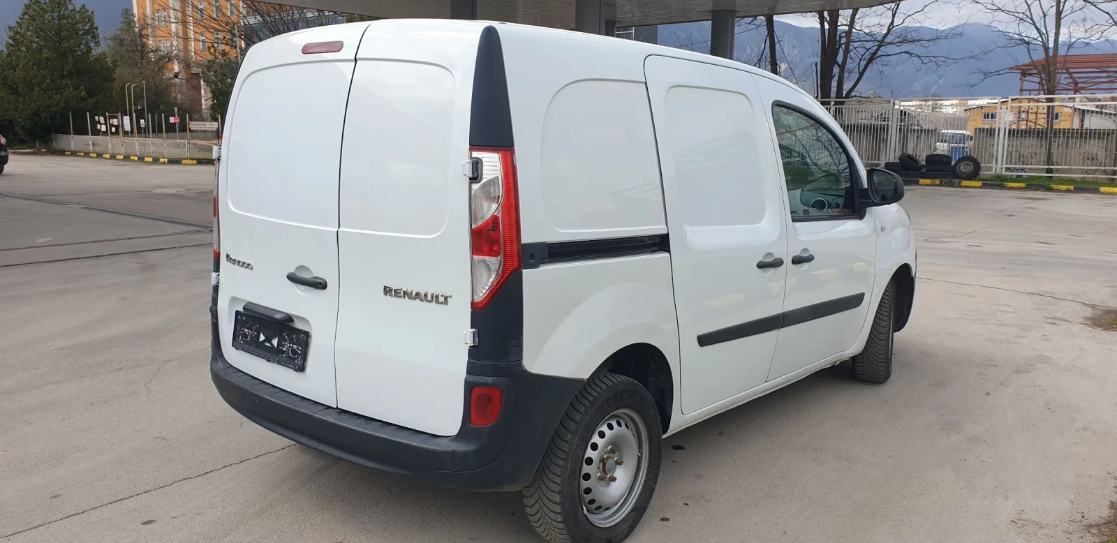 Renault Kangoo 1.2 turbo 115кс. EURO 6, снимка 4 - Автомобили и джипове - 53730790