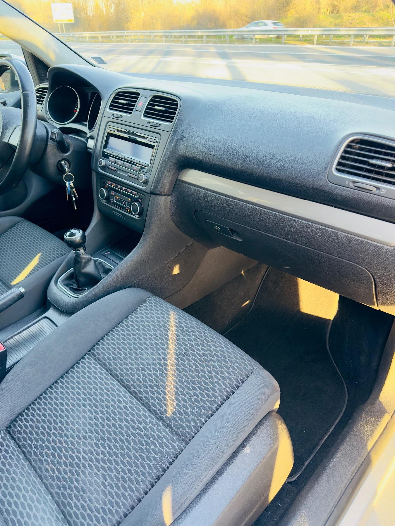 VW Golf 1.6 TDI / BlueMotion / 105hp /РЕГИСТРИРАН, снимка 12 - Автомобили и джипове - 53772357