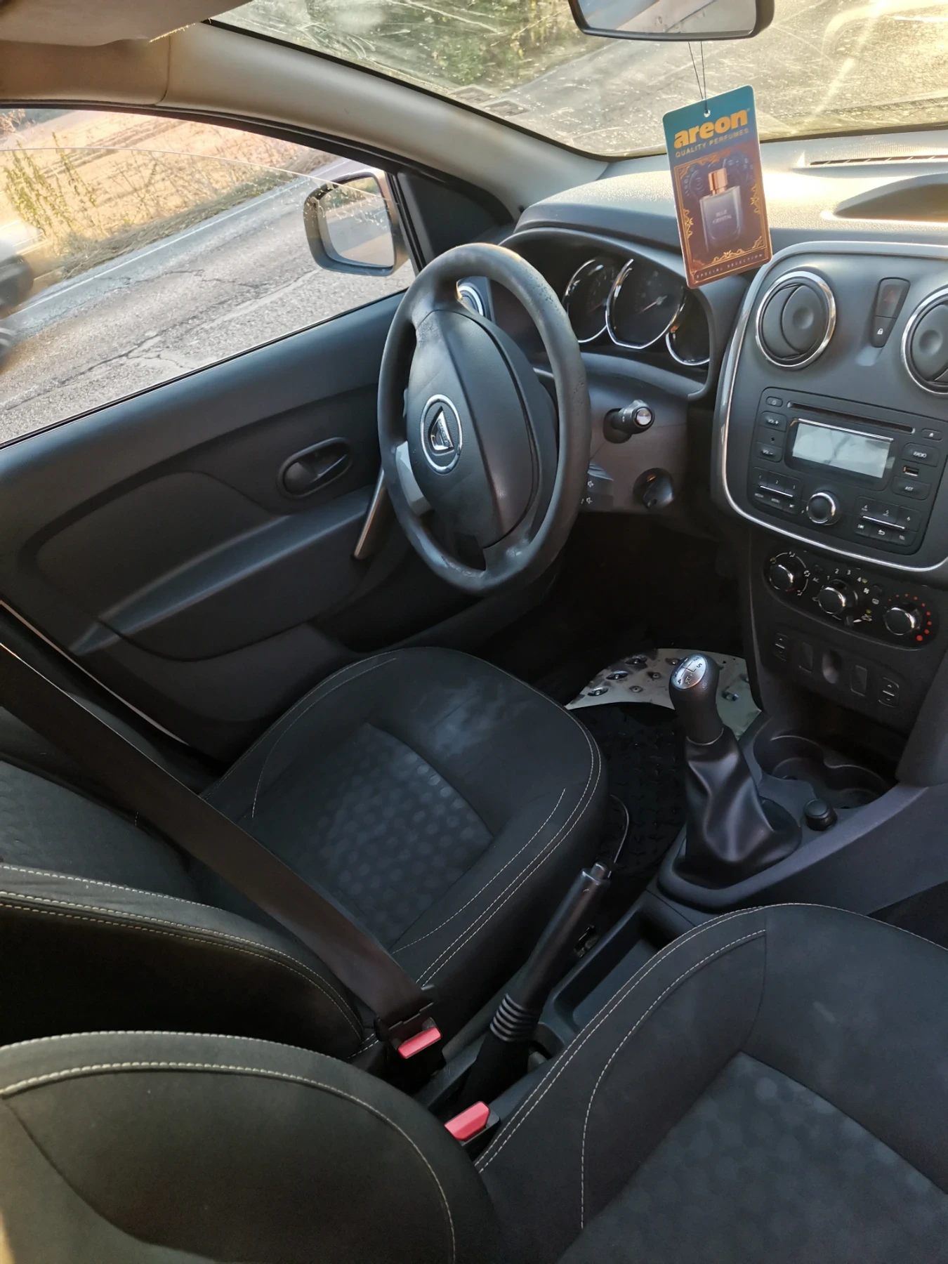 Dacia Sandero 1.5, снимка 9 - Автомобили и джипове - 55565079