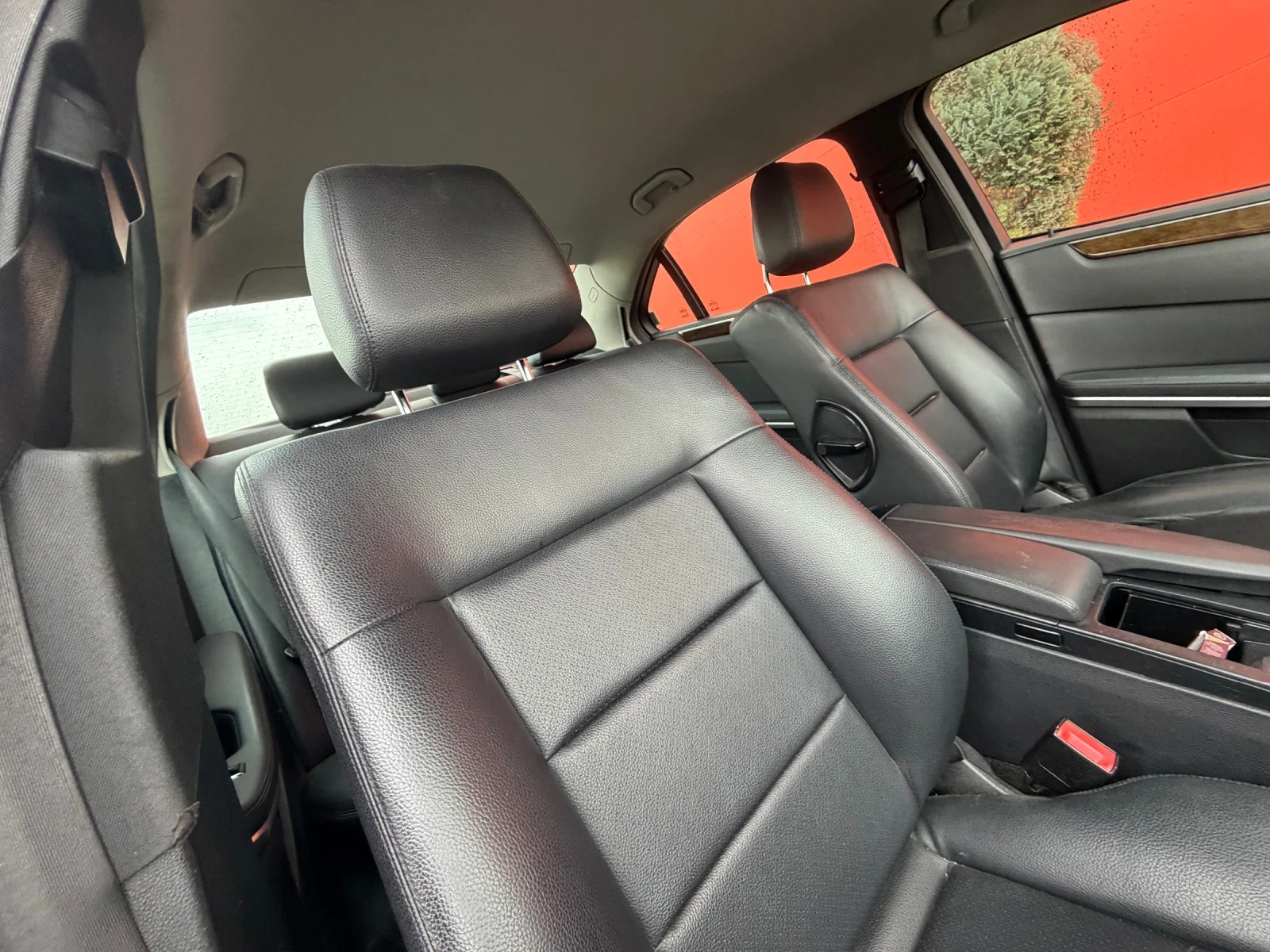 Mercedes-Benz E 220 7G* Кожа* Navi* , снимка 8 - Автомобили и джипове - 55624273