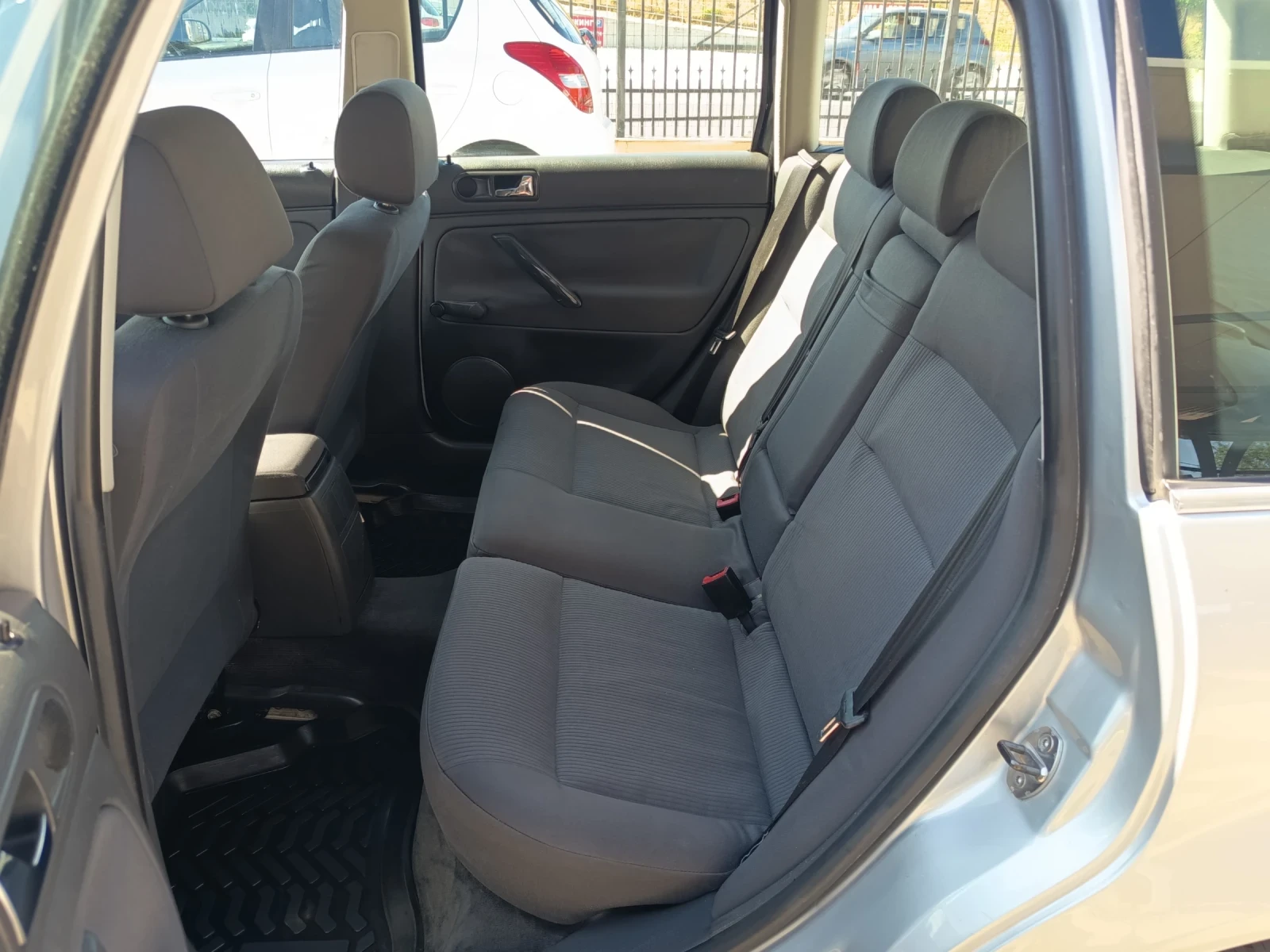 VW Passat 1.9tdi, снимка 10 - Автомобили и джипове - 55671509
