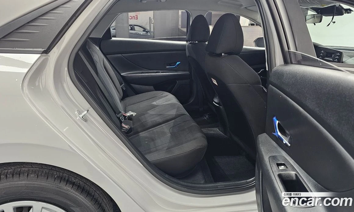 Hyundai Elantra 1.6 LPi Style, снимка 17 - Автомобили и джипове - 55972725