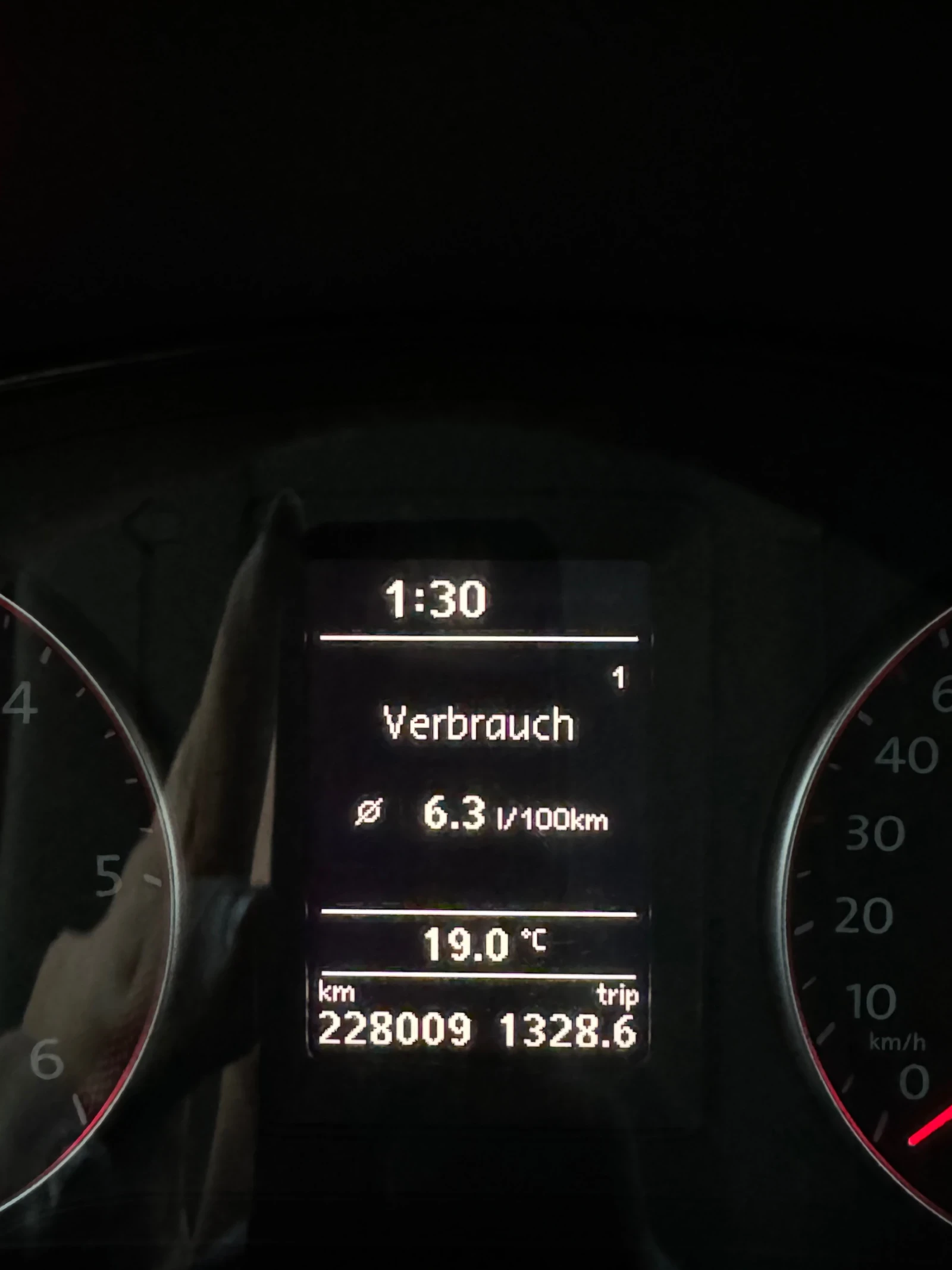 VW Touran, снимка 15 - Автомобили и джипове - 56515879