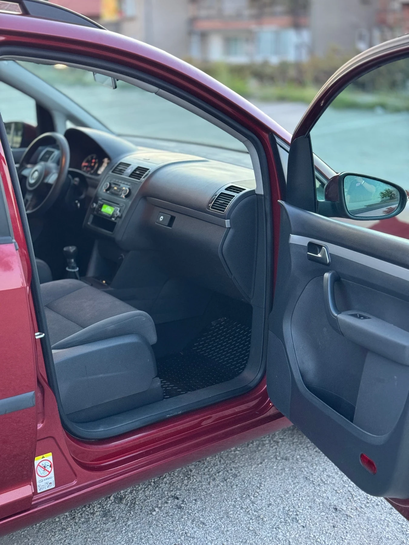 VW Touran, снимка 9 - Автомобили и джипове - 56515879