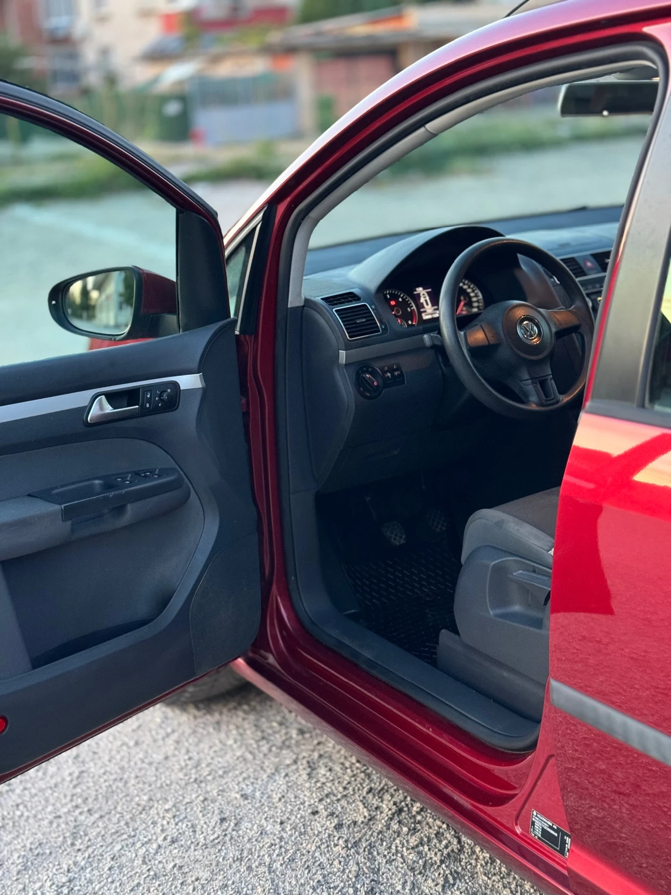 VW Touran, снимка 8 - Автомобили и джипове - 56515879