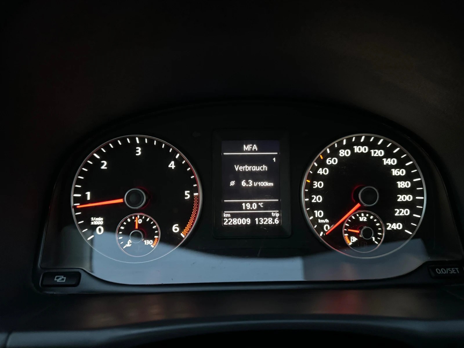 VW Touran, снимка 17 - Автомобили и джипове - 56515879