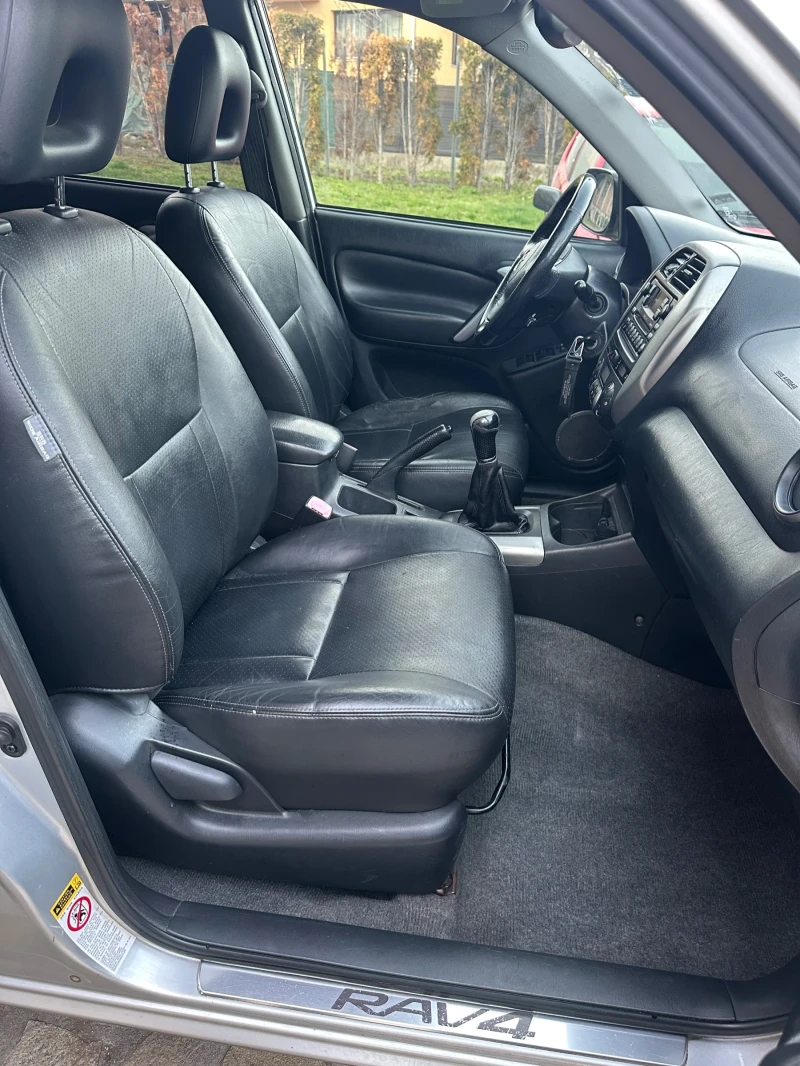 Toyota Rav4 D4D 4x4 Кожа, снимка 8 - Автомобили и джипове - 52897558