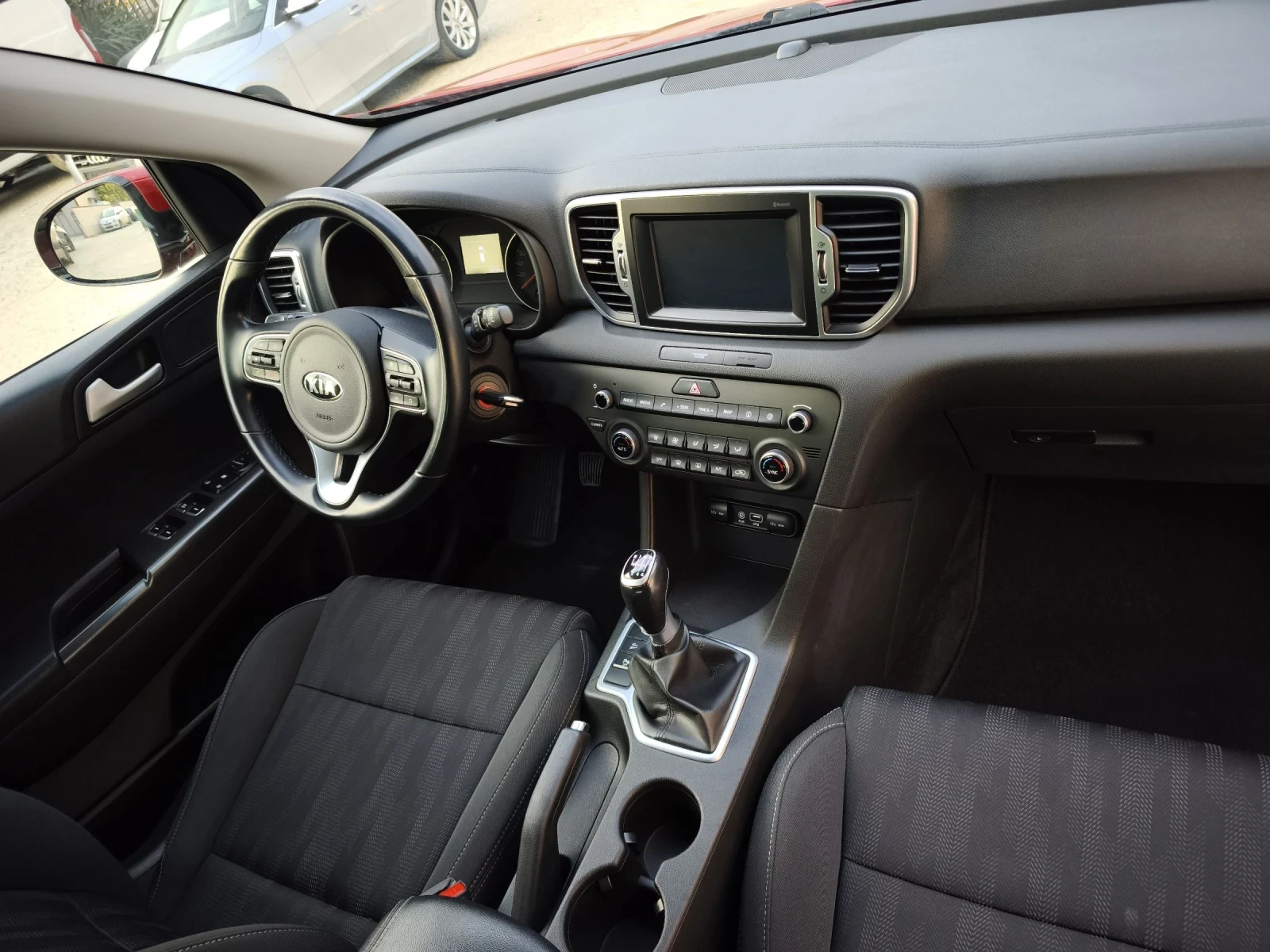 Kia Sportage 1.6GDI FULL SERVICE IN KIA NEW !!! - изображение 10