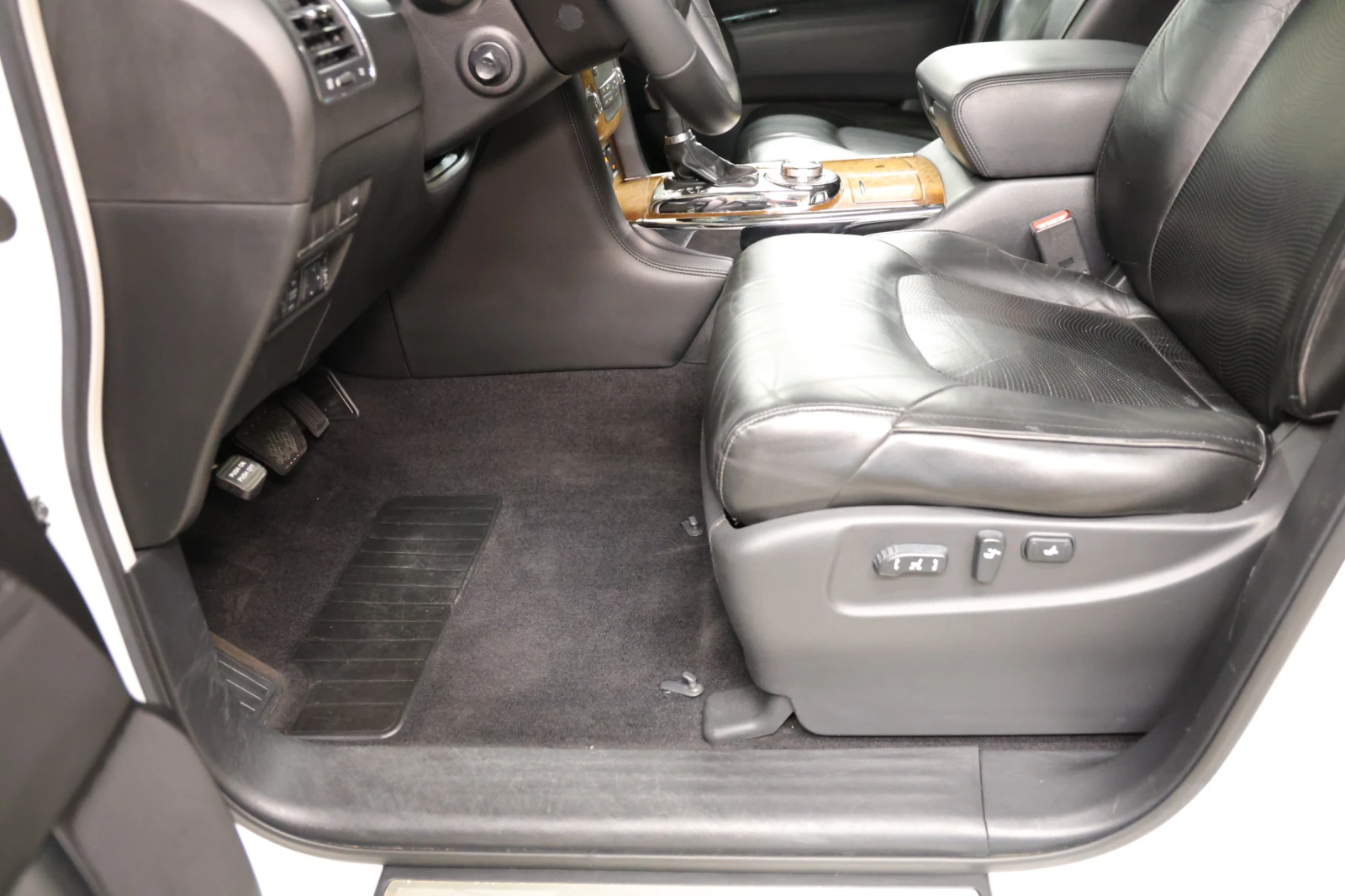 Infiniti QX56 3xTV, 6 места, Вентилация - изображение 5