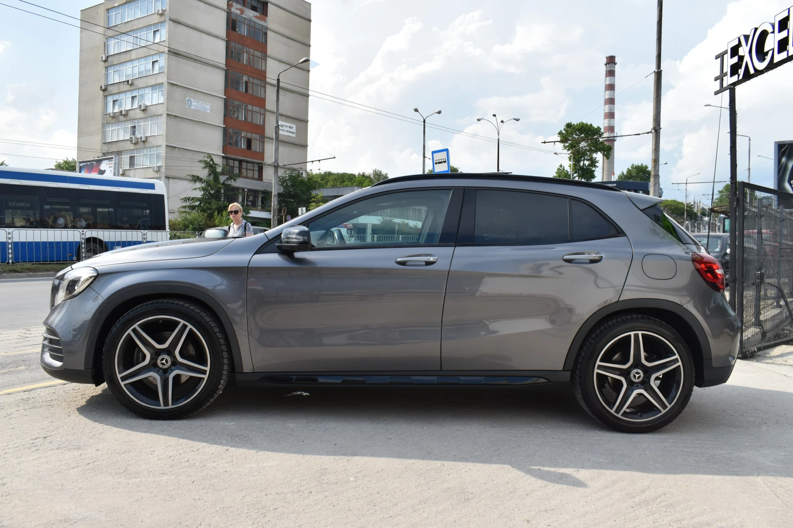 Mercedes-Benz GLA 220 AMG* PANORAMA* H-CARDON* LINE-ASSIST - изображение 3