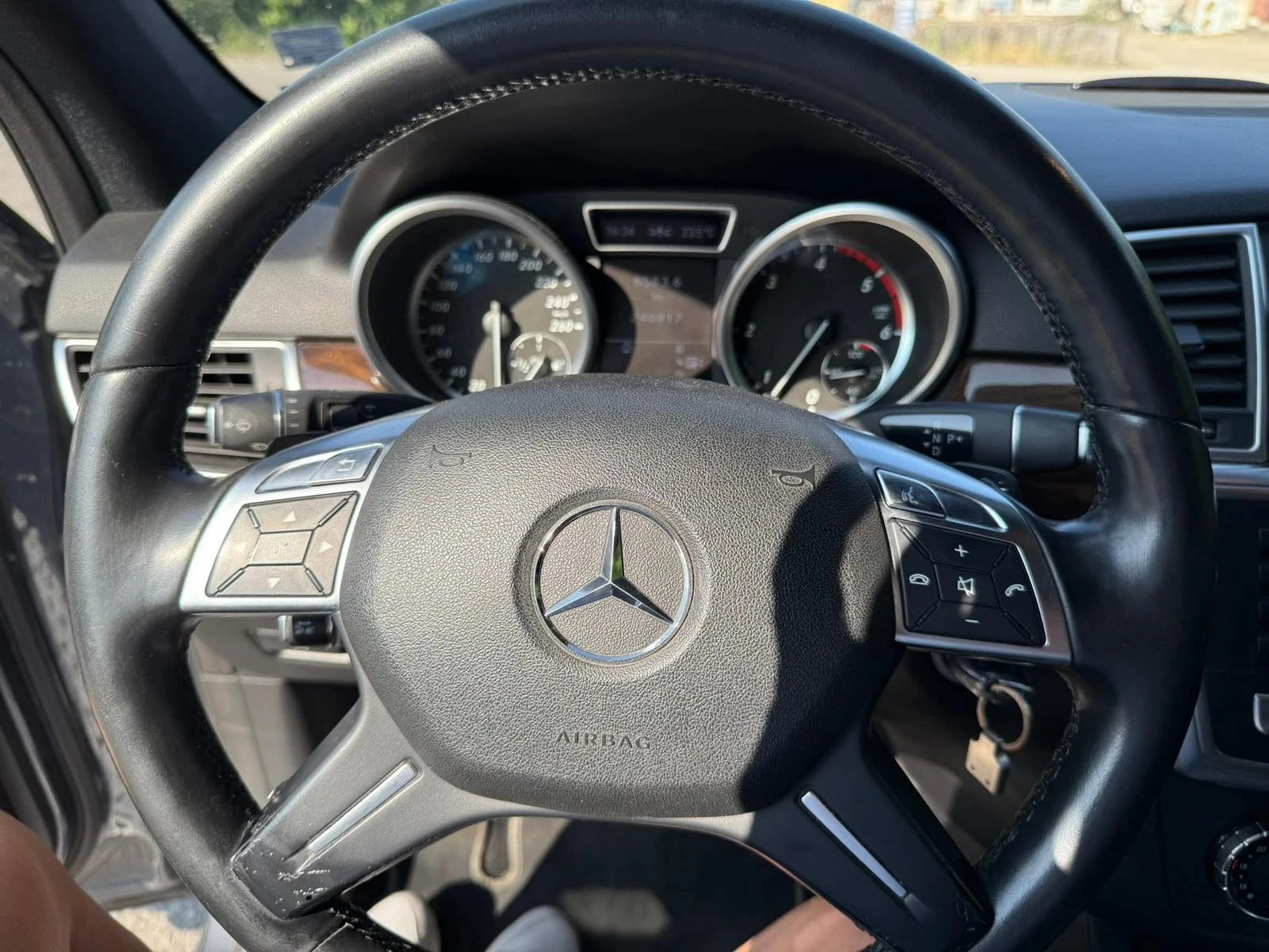Mercedes-Benz ML 350 12г.3, 5-258к.с. - изображение 7