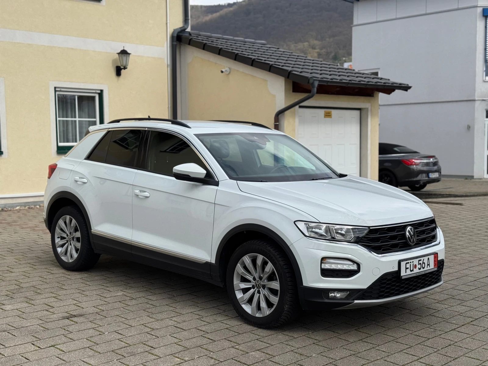 VW T-Roc 1.5TSI* Sport* Камера* АСС* Keylles* Ambient, снимка 4 - Автомобили и джипове - 53816507
