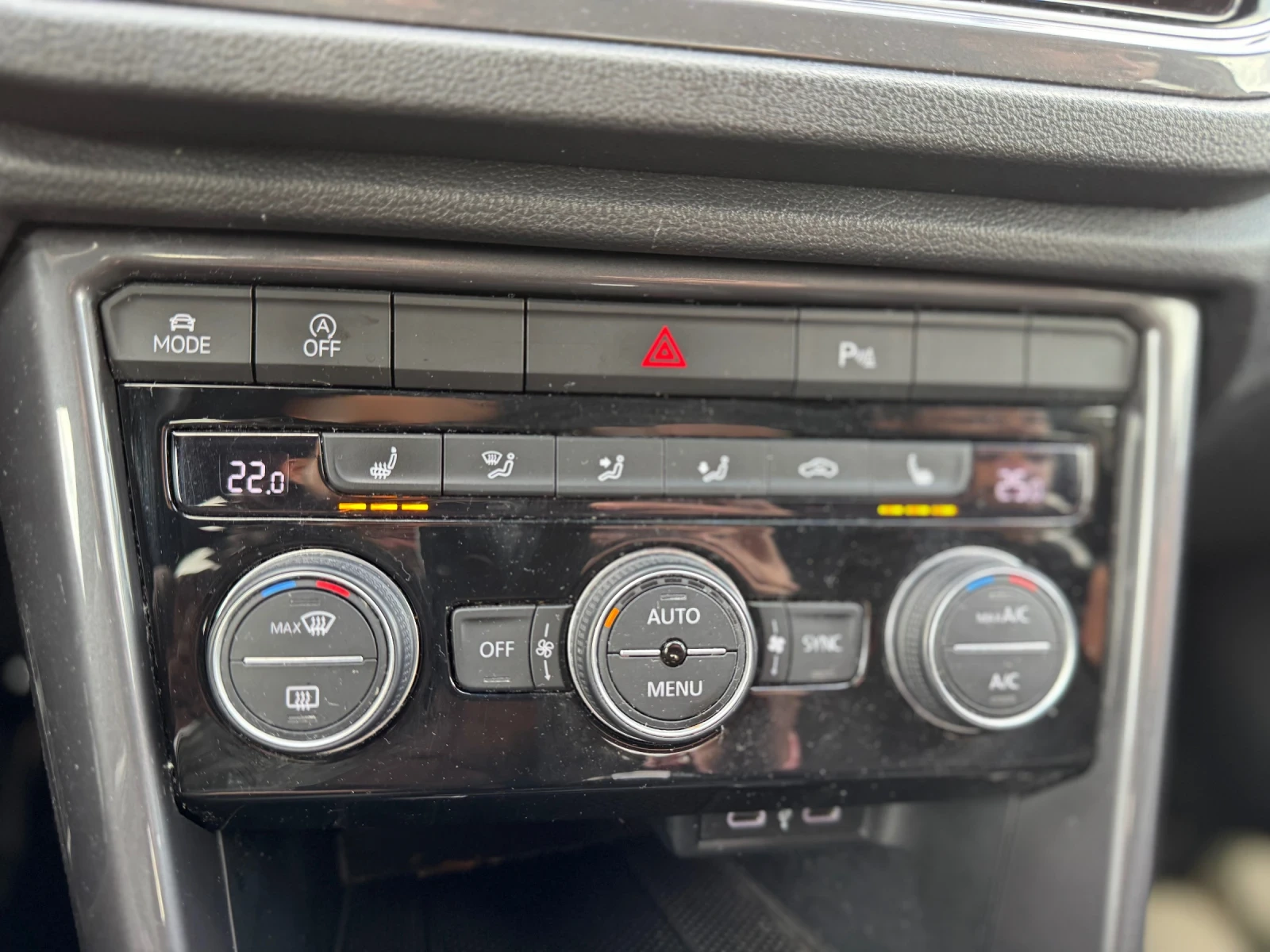 VW T-Roc 1.5TSI* Sport* Камера* АСС* Keylles* Ambient, снимка 14 - Автомобили и джипове - 53816507