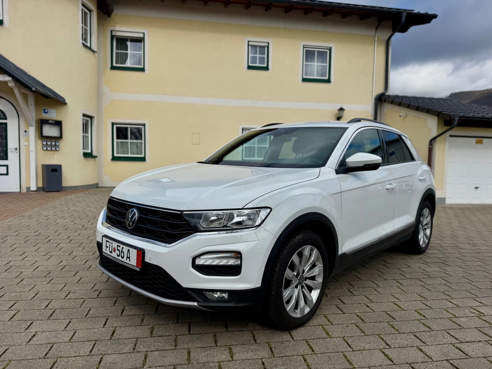 VW T-Roc 1.5TSI* Sport* Камера* АСС* Keylles* Ambient, снимка 2 - Автомобили и джипове - 53816507