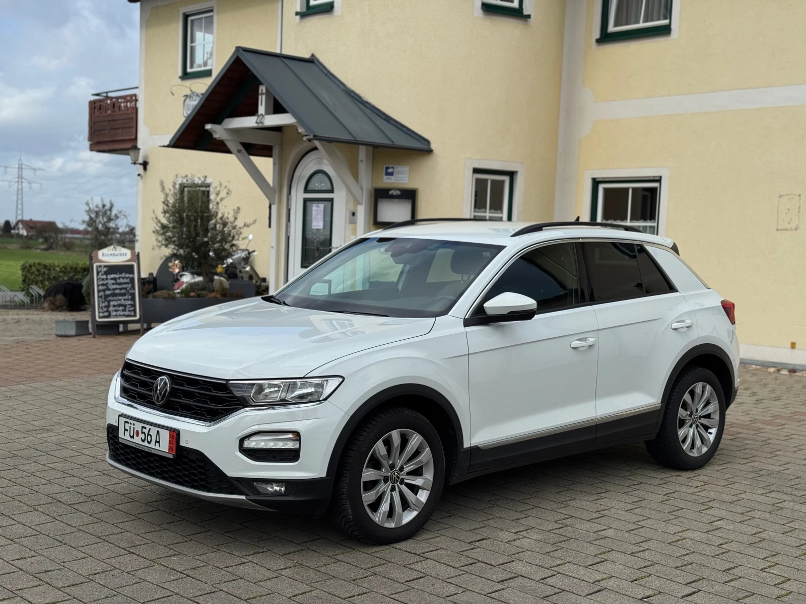 VW T-Roc 1.5TSI* Sport* Камера* АСС* Keylles* Ambient, снимка 3 - Автомобили и джипове - 53816507