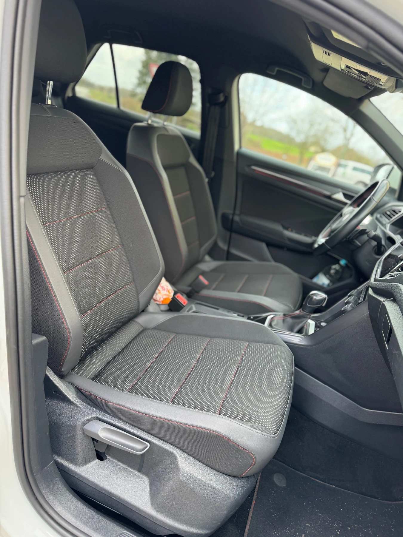 VW T-Roc 1.5TSI* Sport* Камера* АСС* Keylles* Ambient, снимка 12 - Автомобили и джипове - 53816507