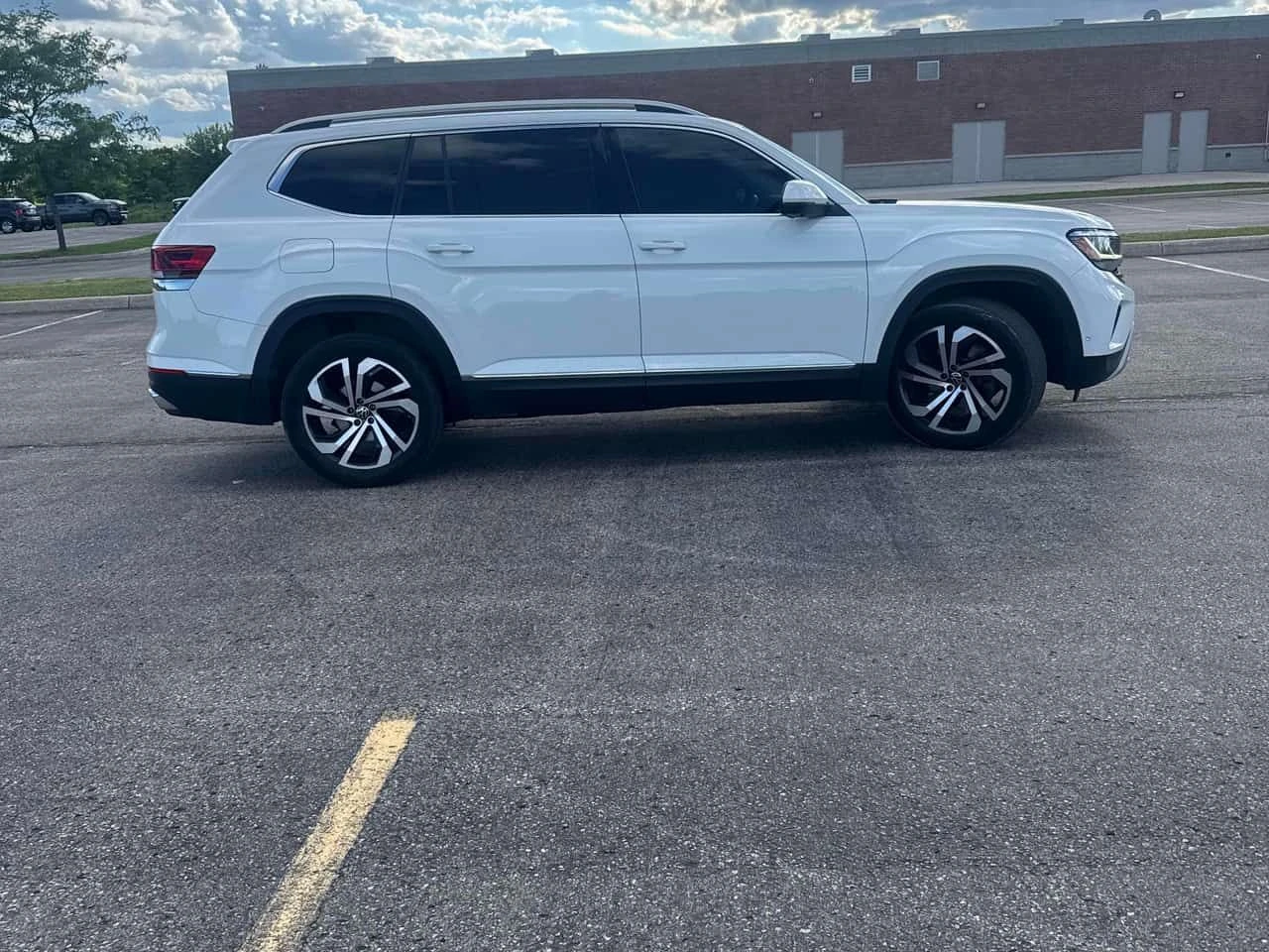 VW Atlas * Execline * CARFAX * 2 КЛЮЧА * ПОДГРЕВИ * KEYLESS, снимка 3 - Автомобили и джипове - 54931295