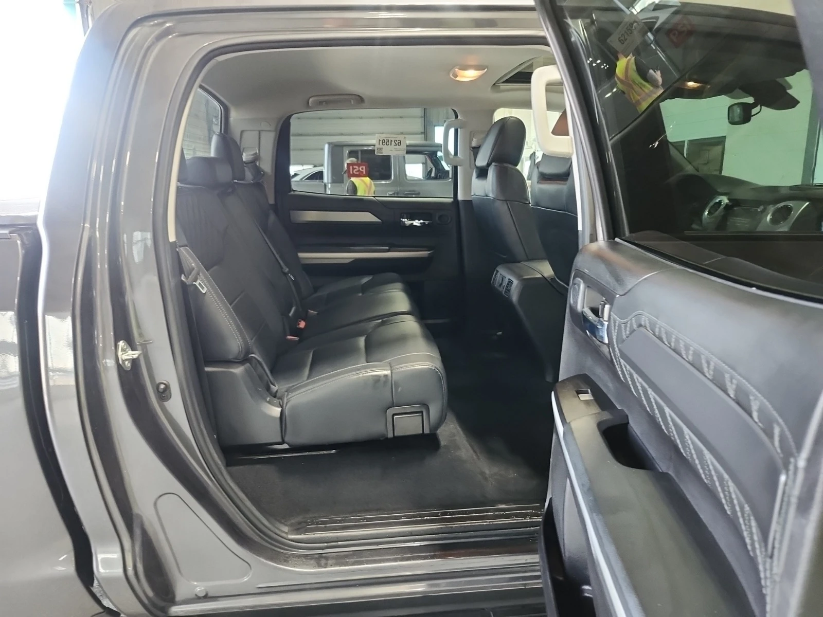 Toyota Tundra 5.7 V8 * PLATINUM * SHORT BED * 4WD * CARFAX * , снимка 11 - Автомобили и джипове - 55305271