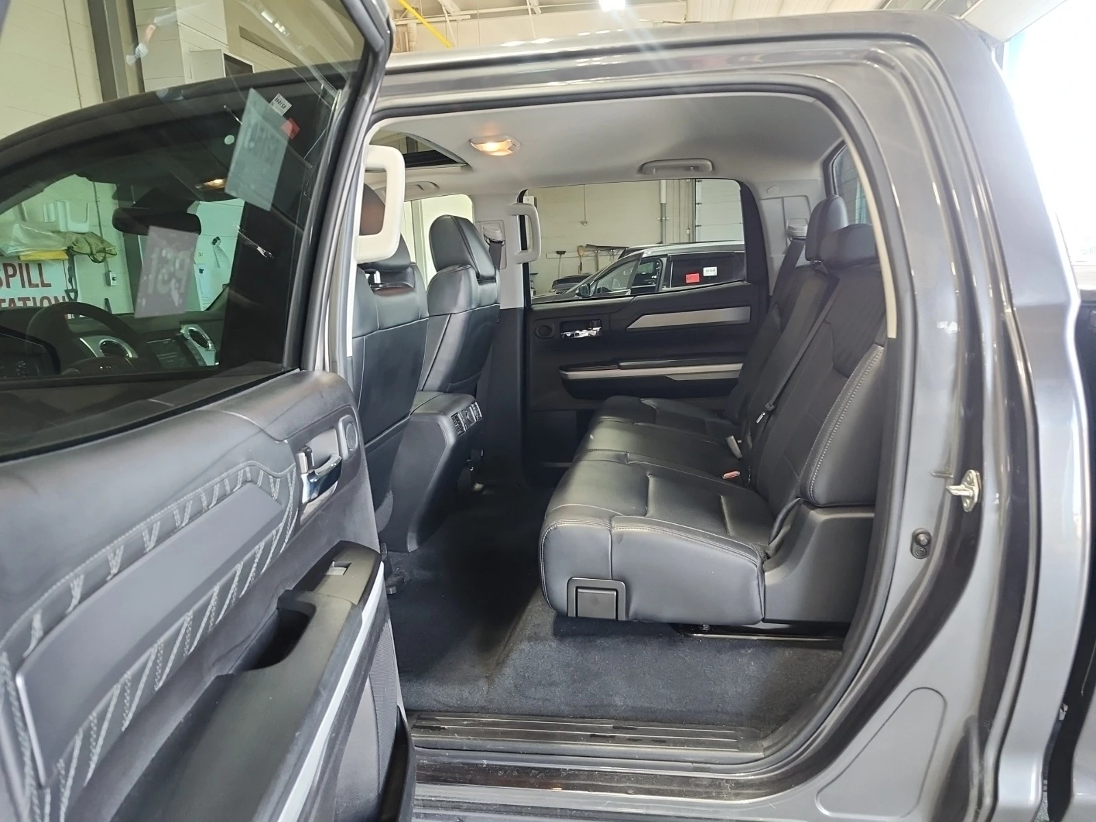 Toyota Tundra 5.7 V8 * PLATINUM * SHORT BED * 4WD * CARFAX * , снимка 10 - Автомобили и джипове - 55305271