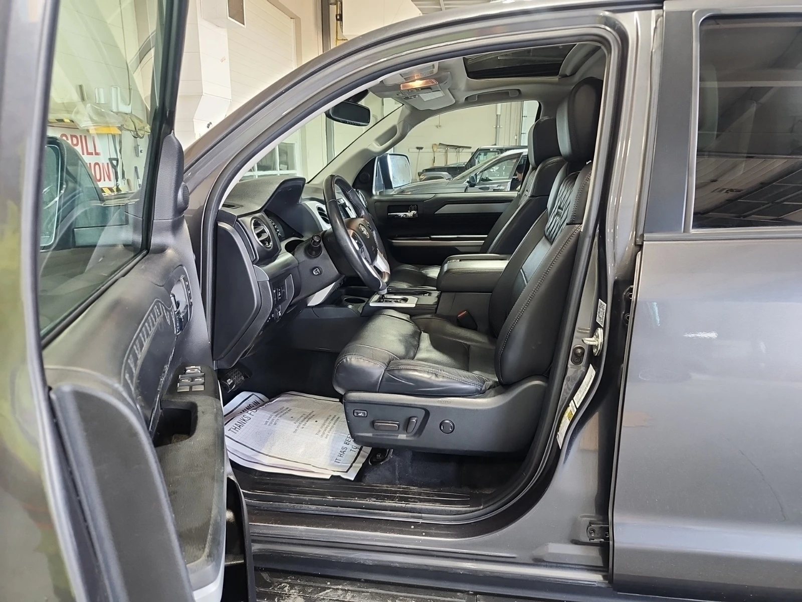 Toyota Tundra 5.7 V8 * PLATINUM * SHORT BED * 4WD * CARFAX * , снимка 6 - Автомобили и джипове - 55305271